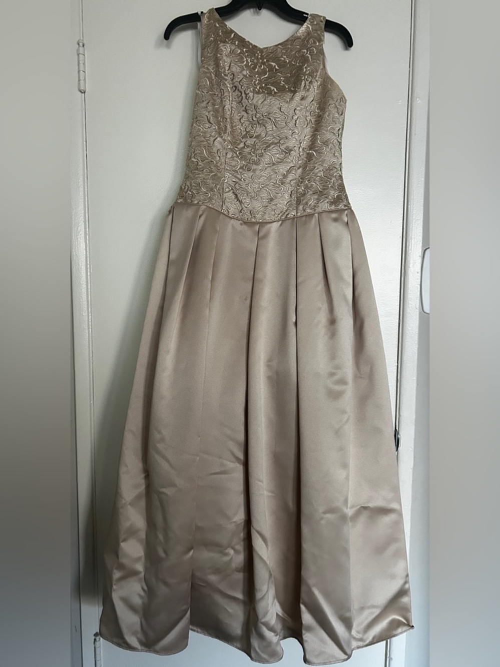 Eve of milady Sleeveless Taupe Ball Gown Prom Dress with Embroidered Bodice